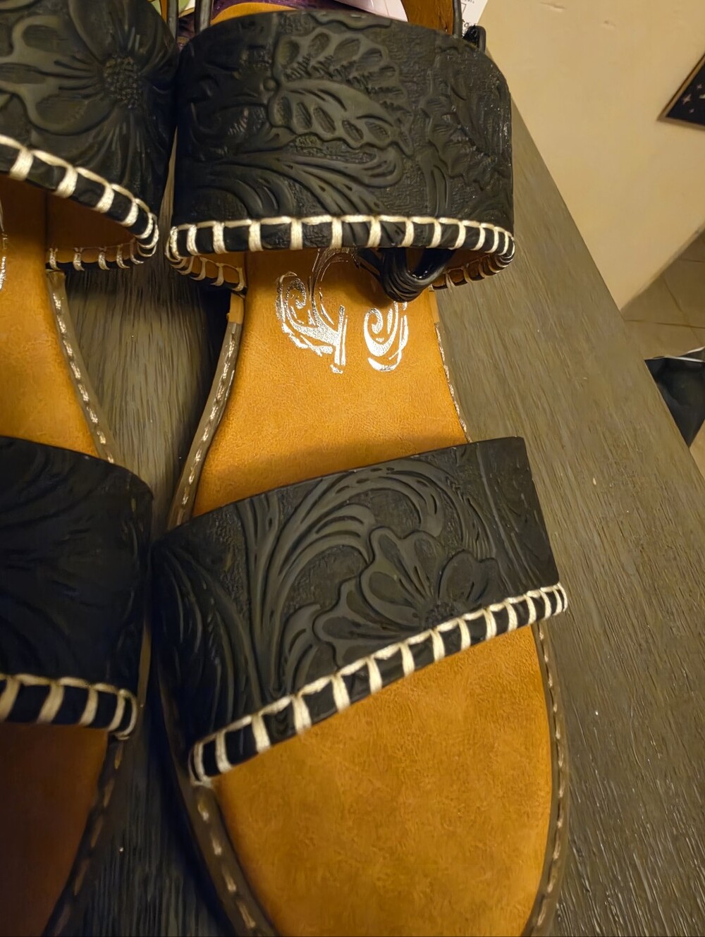 Womens Like New Very G Sandala. Sz 11 - Picture 5 of 5